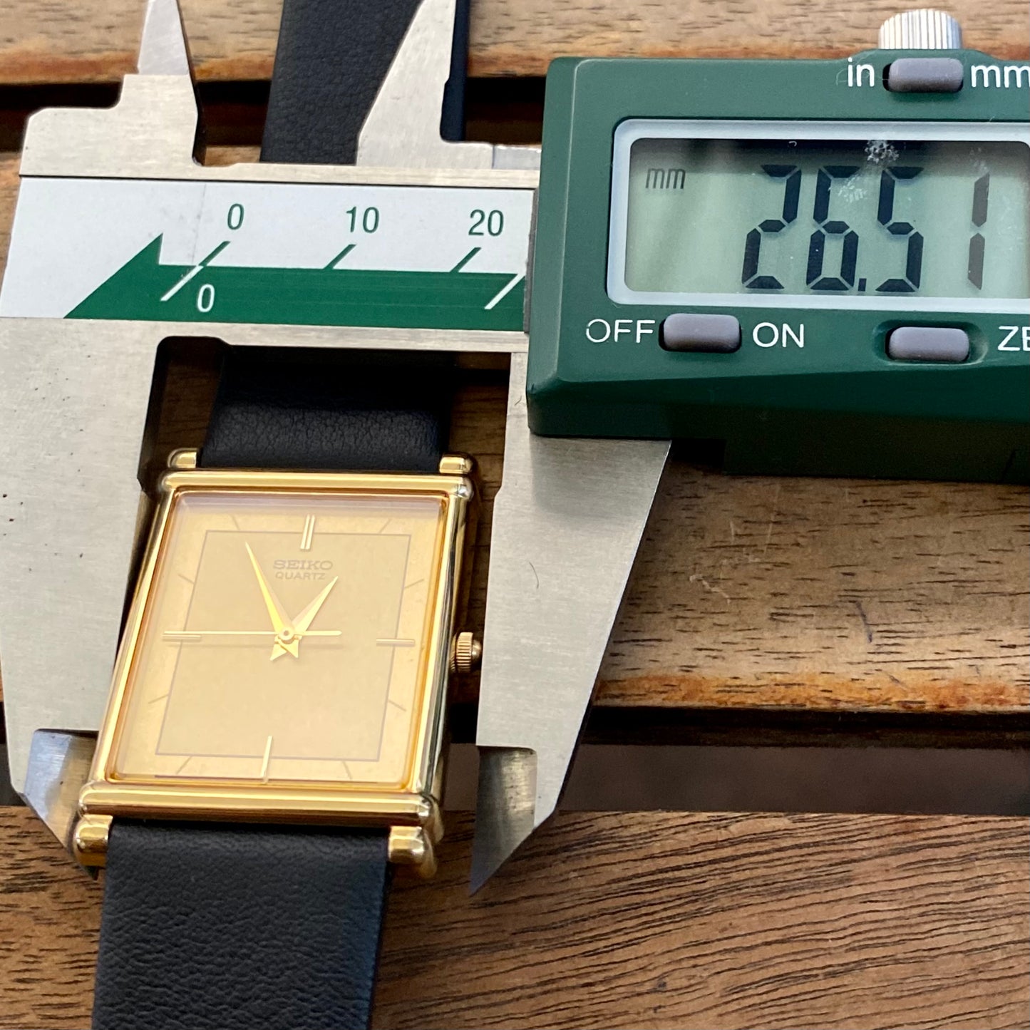 Vintage August 1984 Seiko Quartz Tank 9021-5270 SGP - Double Square Dial