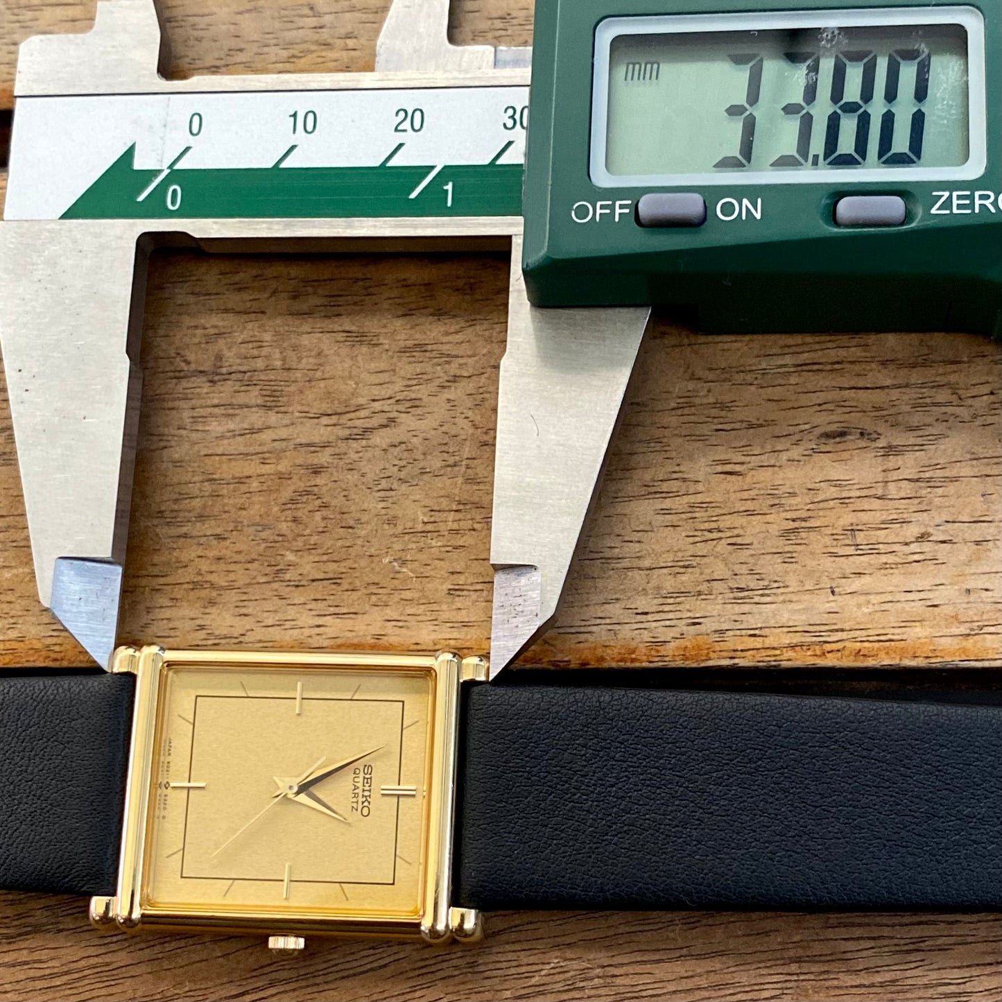 Vintage August 1984 Seiko Quartz Tank 9021-5270 SGP - Double Square Dial