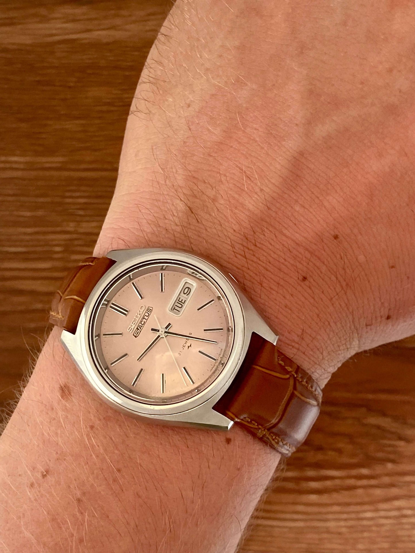 Vintage Seiko 5 Actus 7019-7060 Salmon Dial, SERVICED Auto, April 1975 UK VINTAGE WATCH LTD