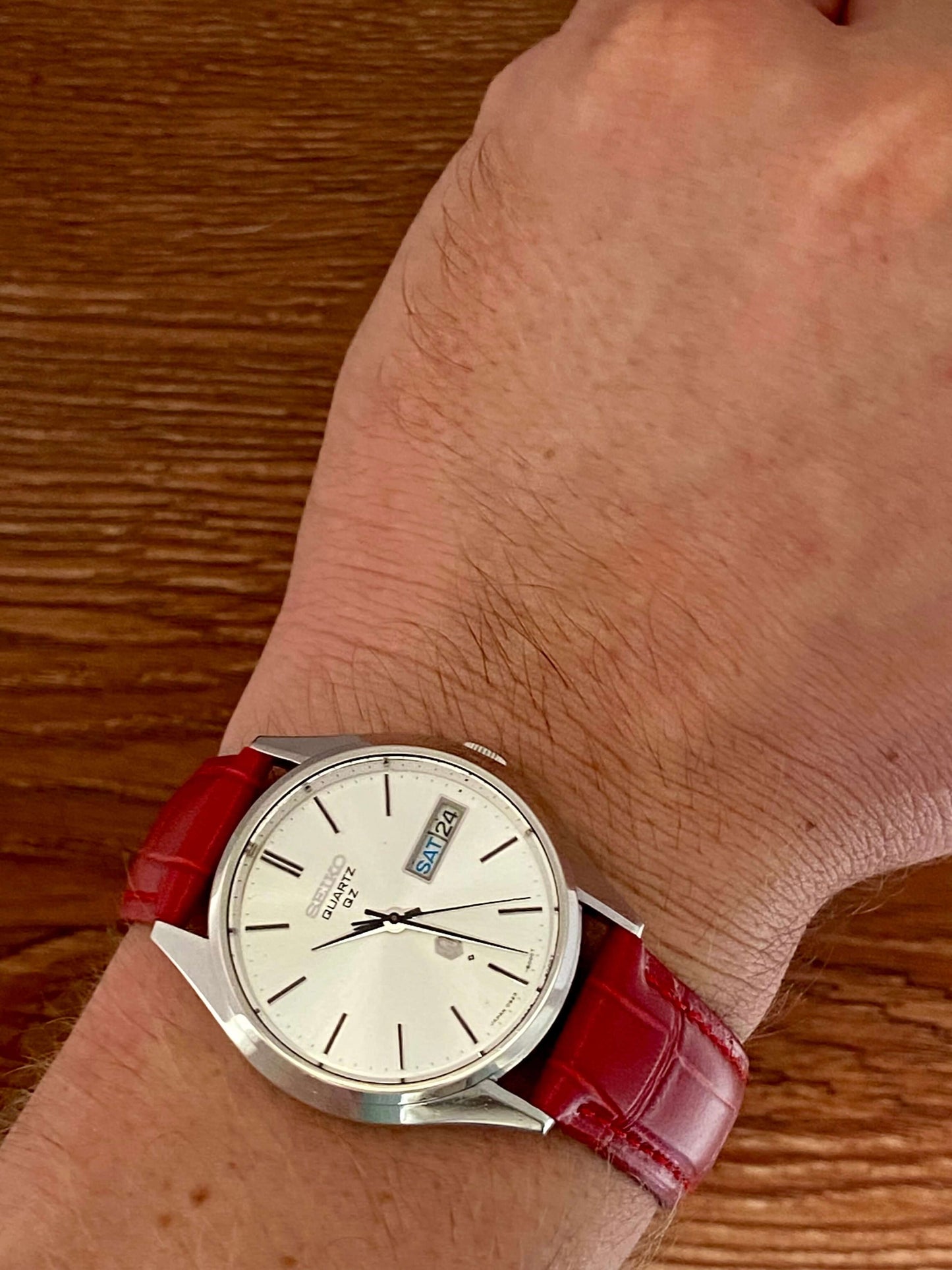 Vintage Seiko Quartz QZ 0923-8000 July 1975 White Sunburst UK VINTAGE WATCH LTD