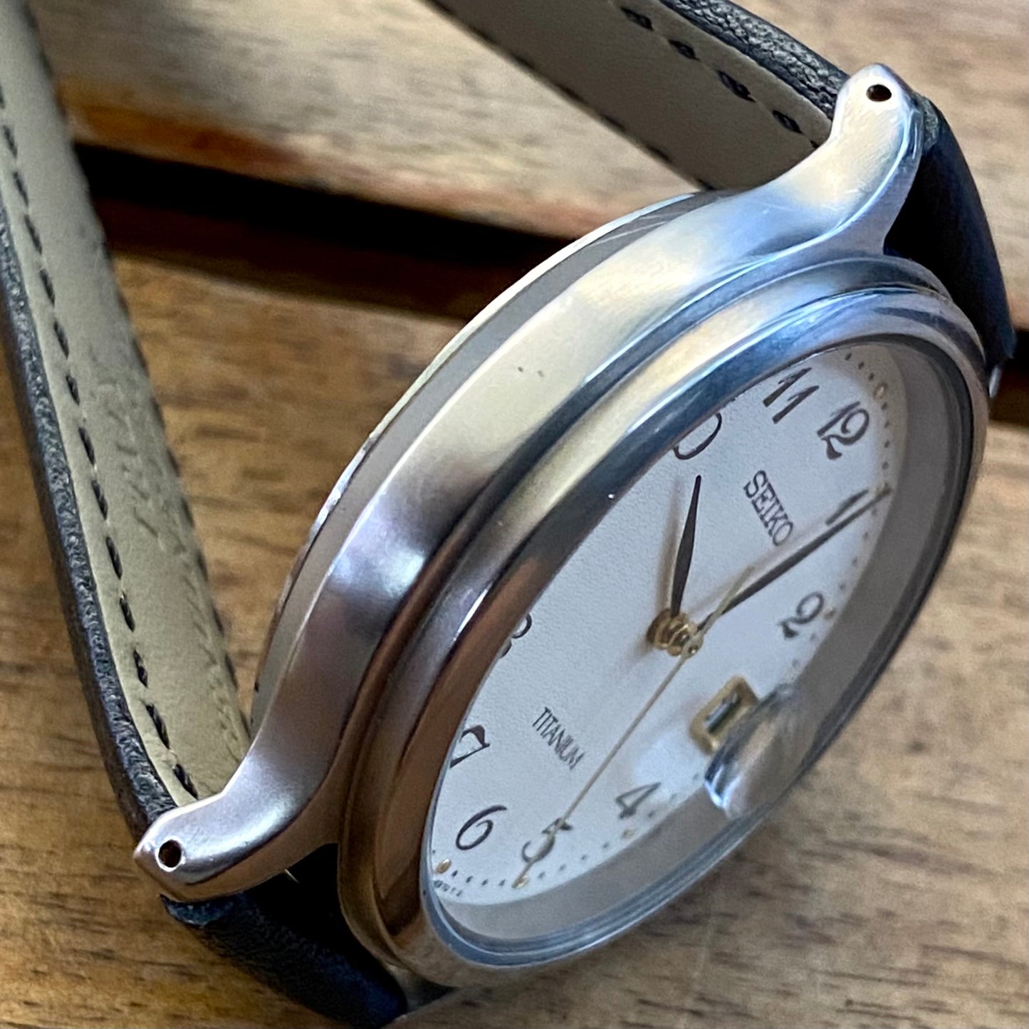 Vintage December 1992 Seiko Titanium Quartz 7N42-8A60 Cream Waffle Dial