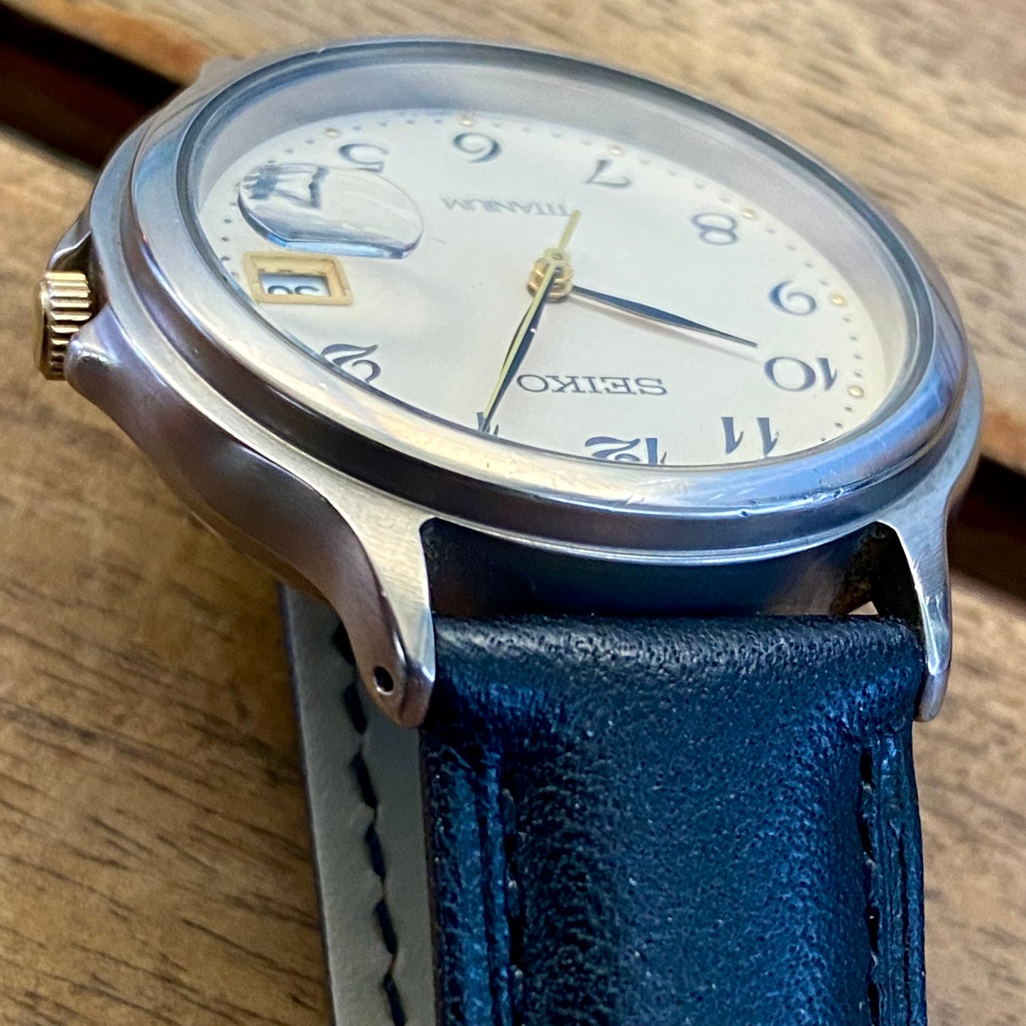 Vintage December 1992 Seiko Titanium Quartz 7N42-8A60 Cream Waffle Dial
