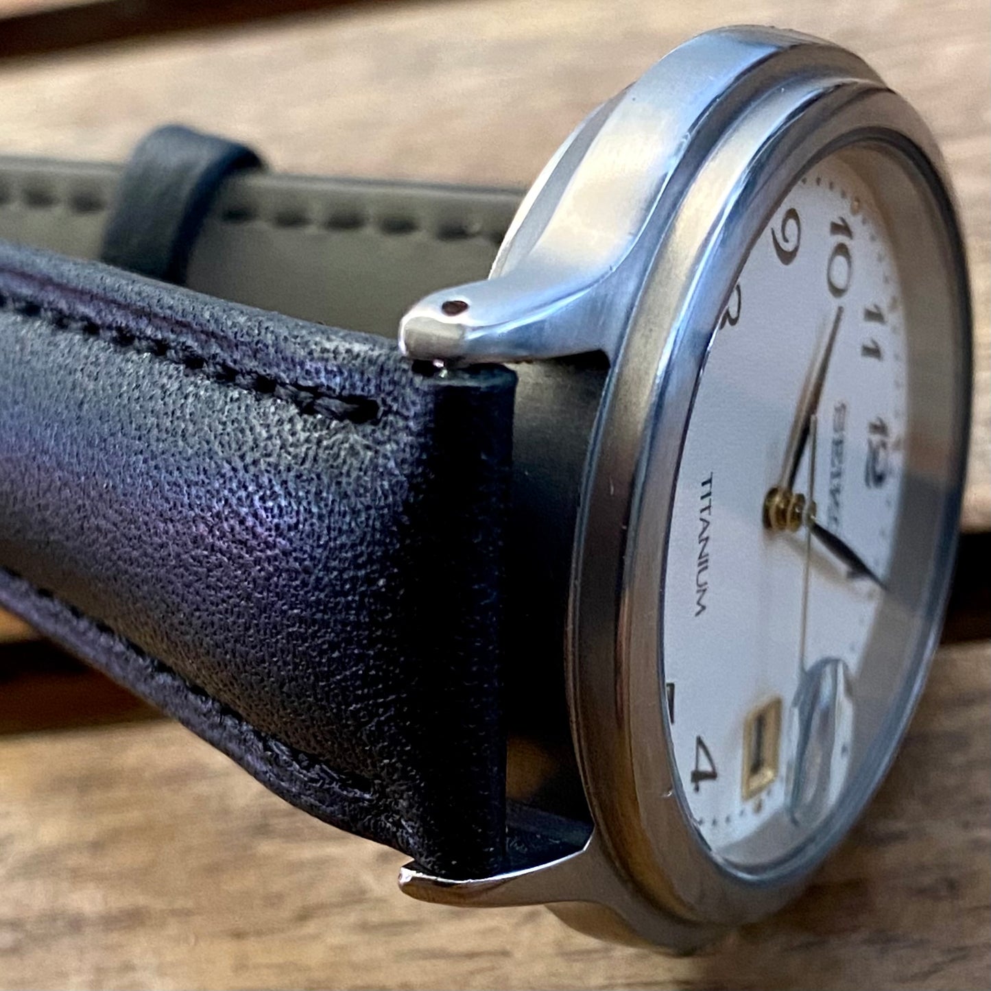 Vintage December 1992 Seiko Titanium Quartz 7N42-8A60 Cream Waffle Dial
