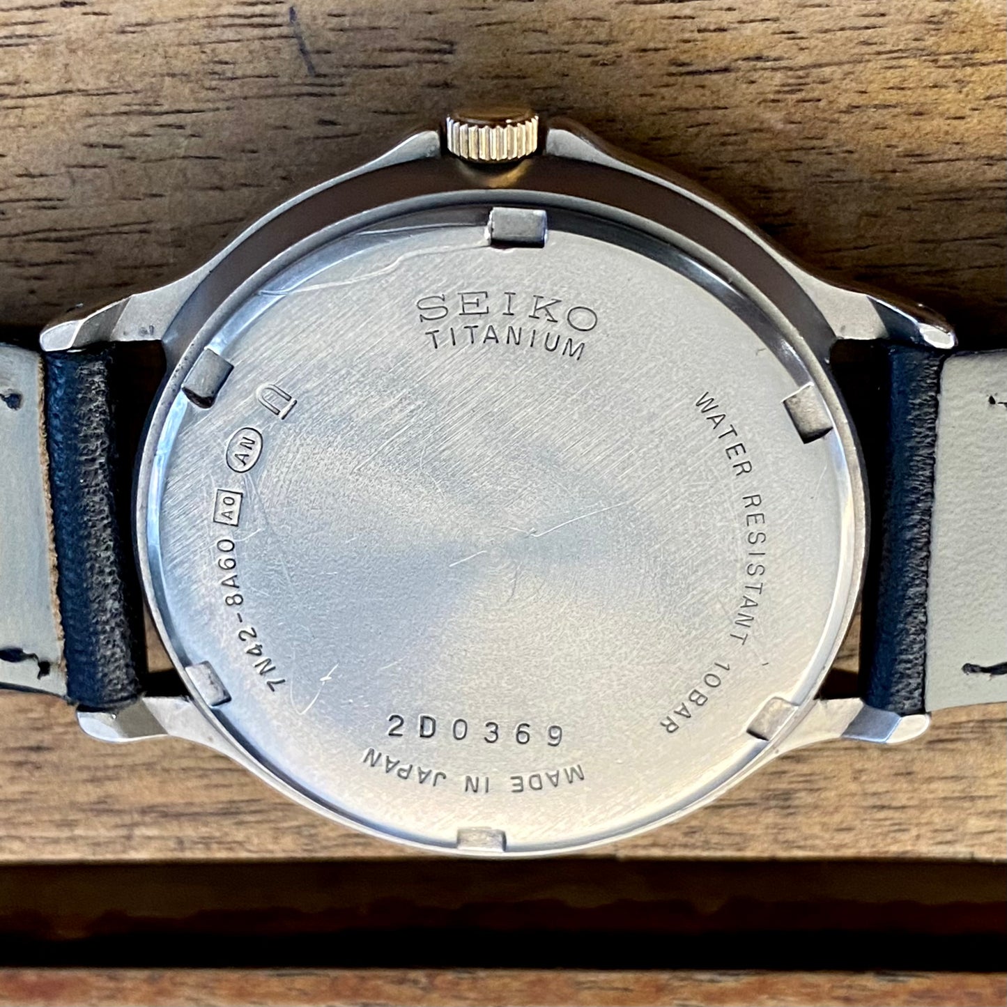 Vintage December 1992 Seiko Titanium Quartz 7N42-8A60 Cream Waffle Dial