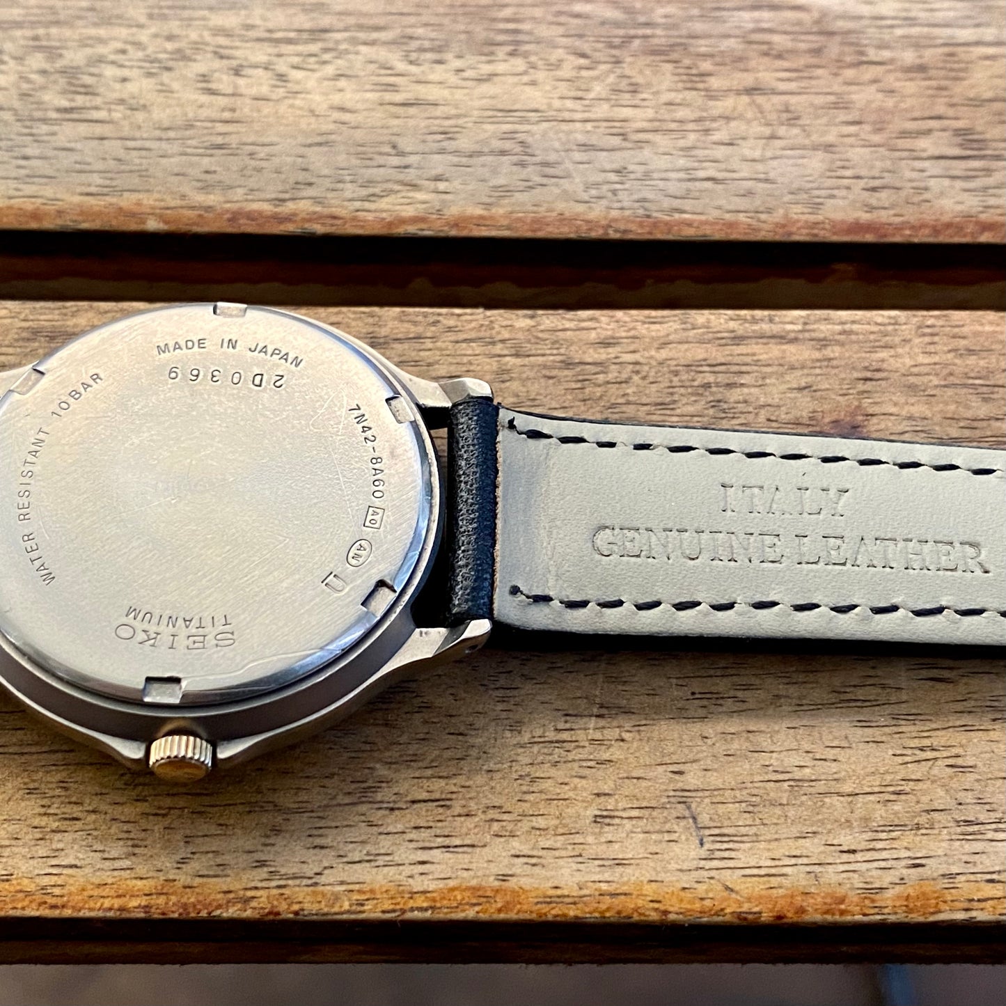 Vintage December 1992 Seiko Titanium Quartz 7N42-8A60 Cream Waffle Dial
