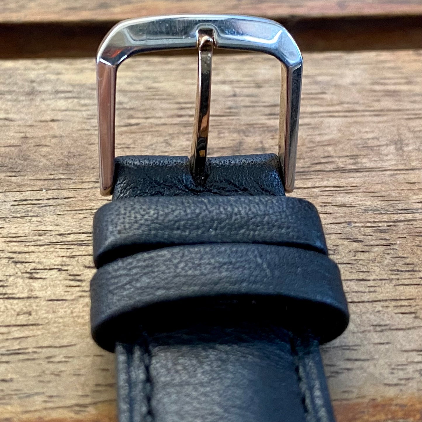 Vintage December 1992 Seiko Titanium Quartz 7N42-8A60 Cream Waffle Dial