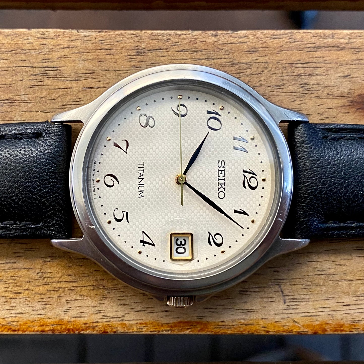 Vintage December 1992 Seiko Titanium Quartz 7N42-8A60 Cream Waffle Dial