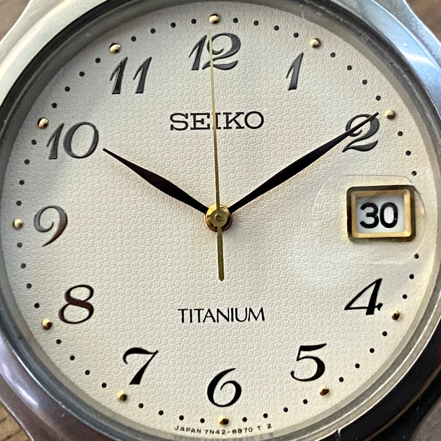 Vintage December 1992 Seiko Titanium Quartz 7N42-8A60 Cream Waffle Dial