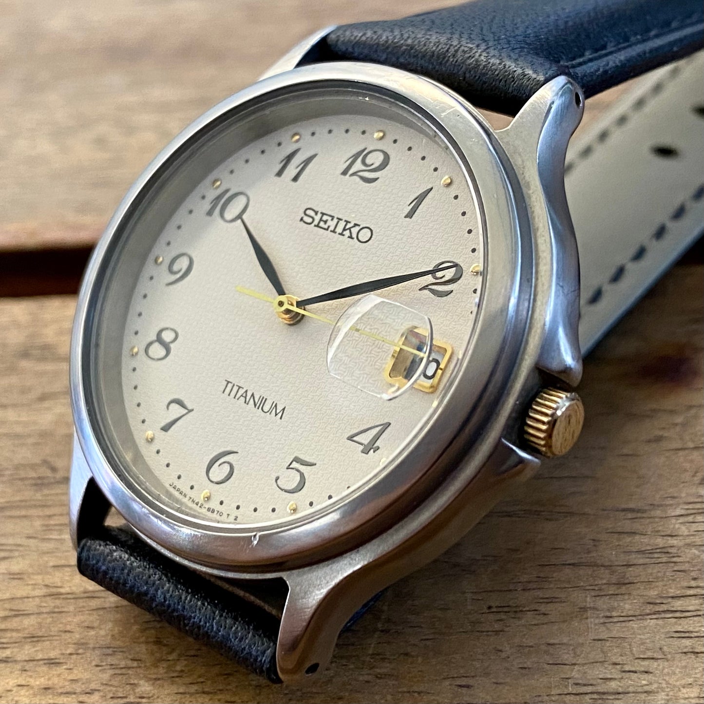 Vintage December 1992 Seiko Titanium Quartz 7N42-8A60 Cream Waffle Dial