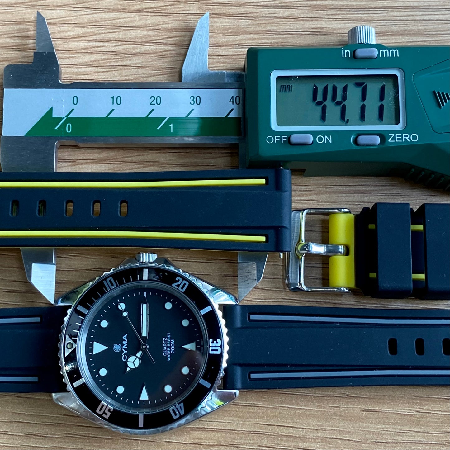 Vintage Cyma Quartz Diver 43mm “Baby Submariner” Ref. 9111 ETA 955.422