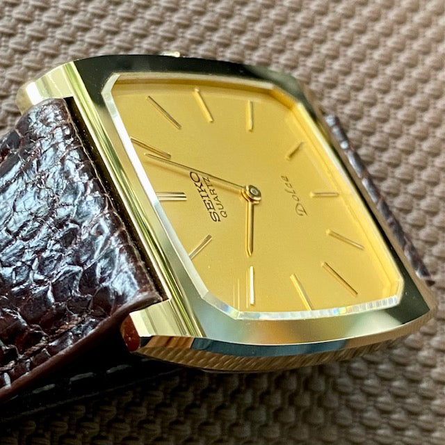 Vintage March 1981 GHA Seiko Dolce Quartz Tank 6020-5980 - Gold TV Screen - Minty
