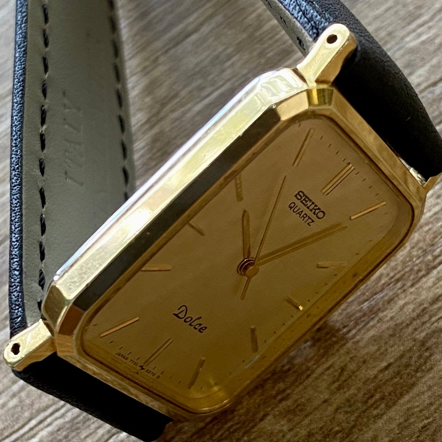 Rado Diastar 132 9505.3 Swiss Tank - Scratch Proof Case, Champagne Textured Dial UK VINTAGE WATCH LTD