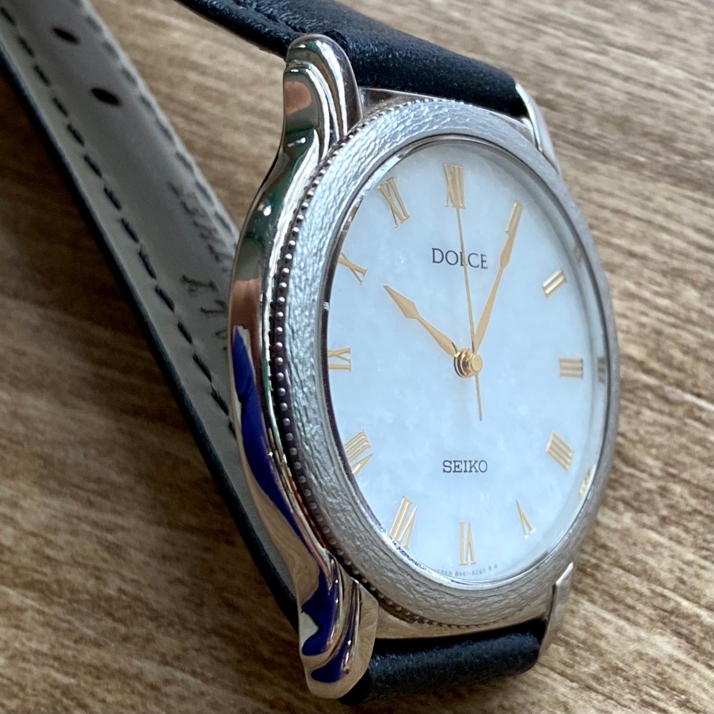 Vintage March 1992 Seiko Dolce Quartz 8N41-6180 Mother of Pearl Dial – Hammered Case