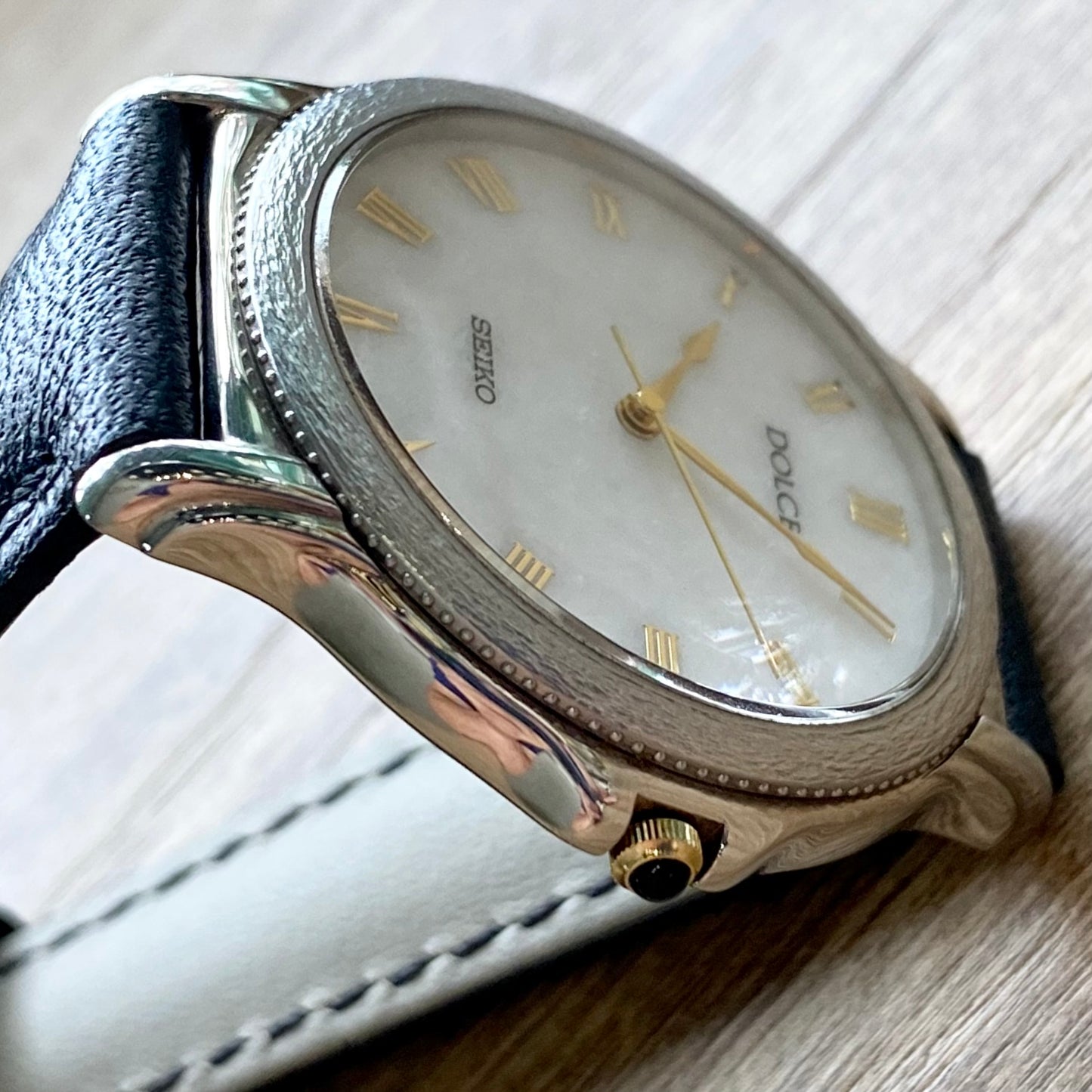 Vintage March 1992 Seiko Dolce Quartz 8N41-6180 Mother of Pearl Dial – Hammered Case