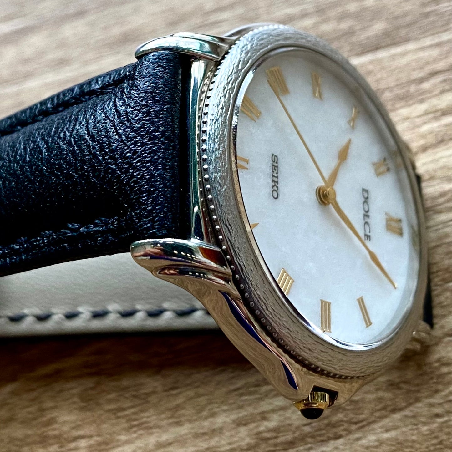 Vintage March 1992 Seiko Dolce Quartz 8N41-6180 Mother of Pearl Dial – Hammered Case