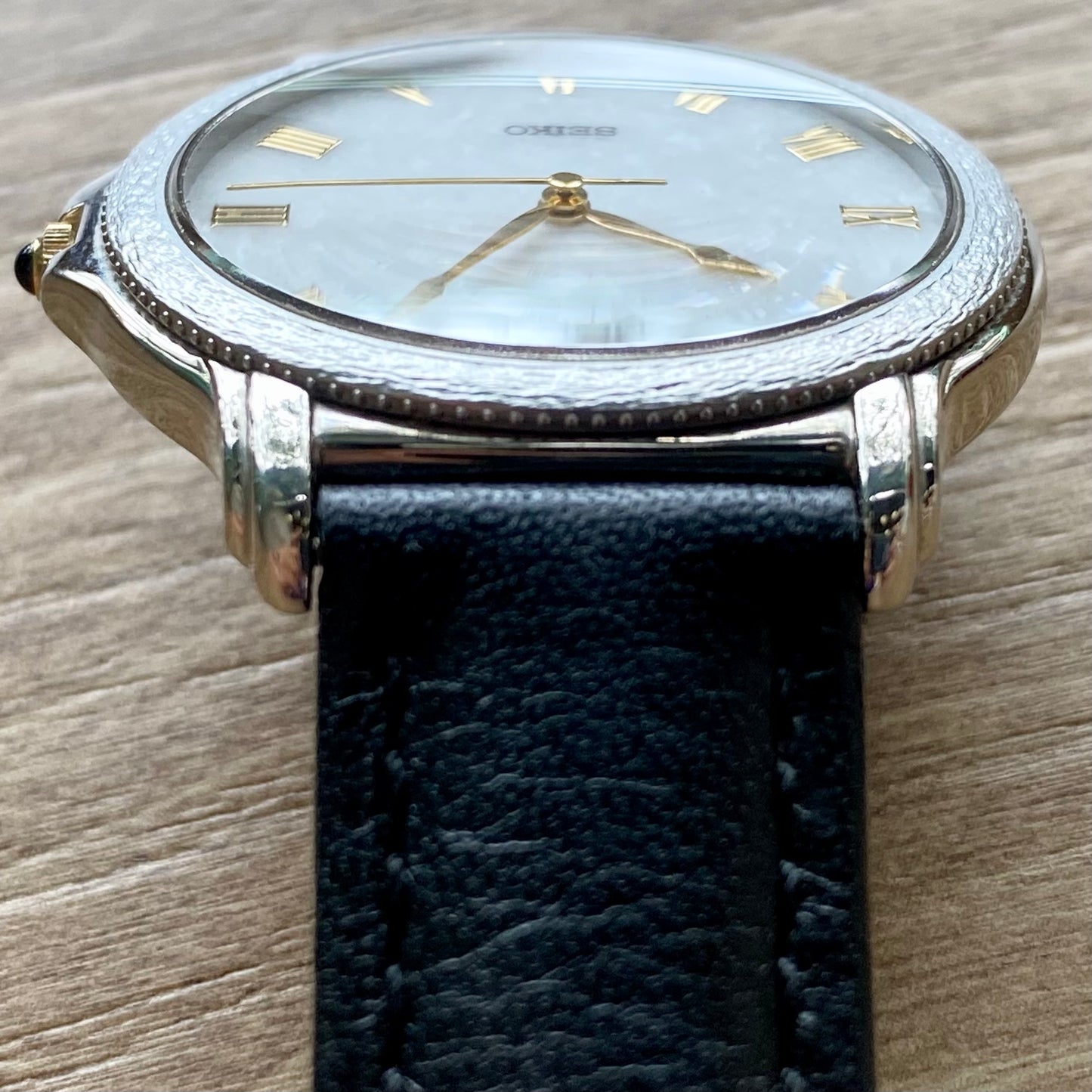 Vintage March 1992 Seiko Dolce Quartz 8N41-6180 Mother of Pearl Dial – Hammered Case