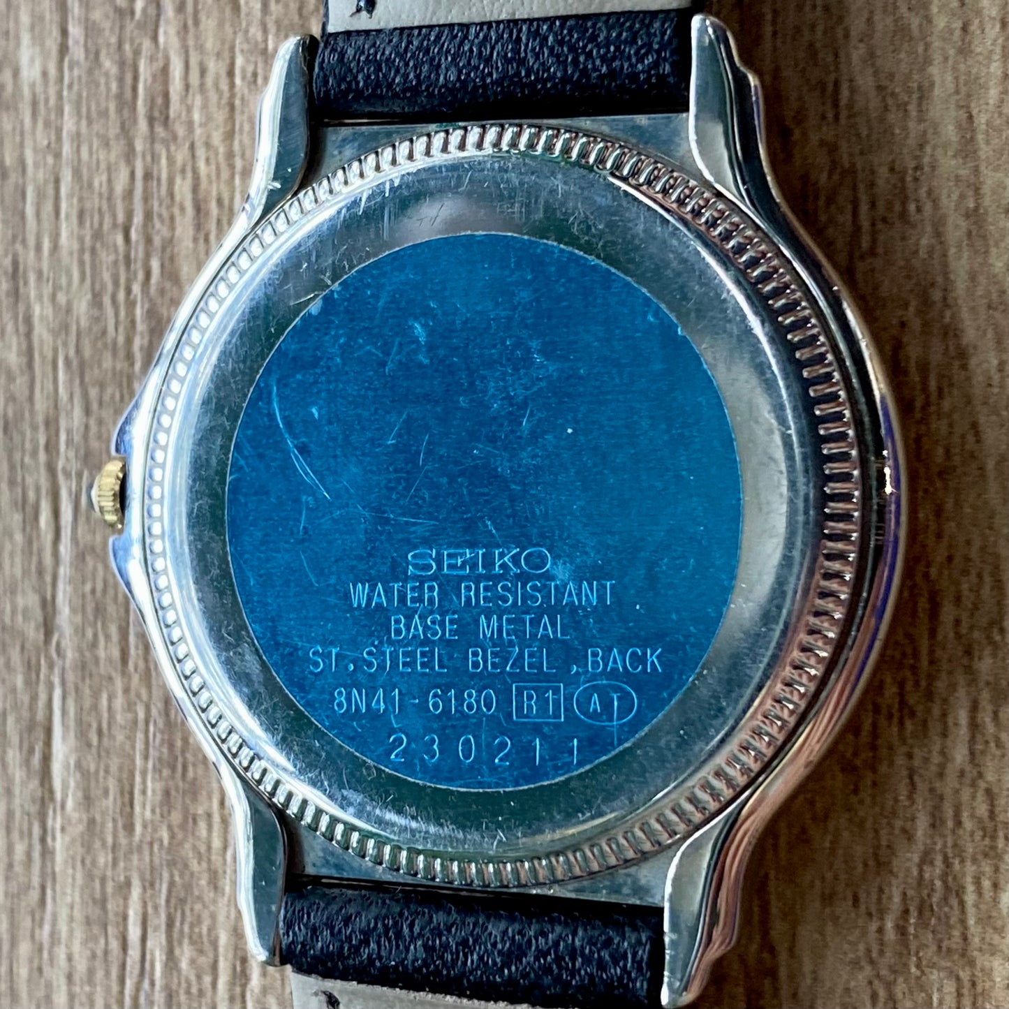 Vintage March 1992 Seiko Dolce Quartz 8N41-6180 Mother of Pearl Dial – Hammered Case