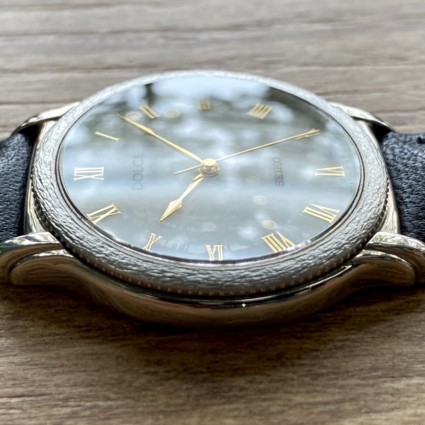 Vintage March 1992 Seiko Dolce Quartz 8N41-6180 Mother of Pearl Dial – Hammered Case