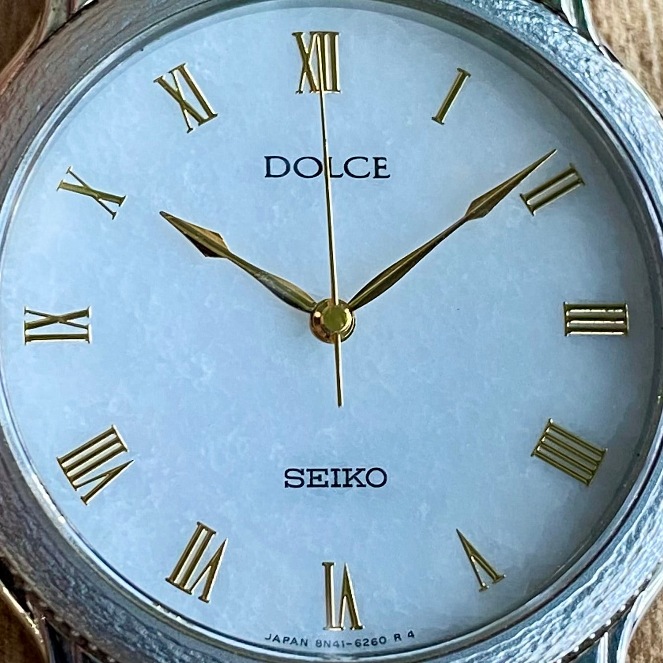 Vintage March 1992 Seiko Dolce Quartz 8N41-6180 Mother of Pearl Dial – Hammered Case