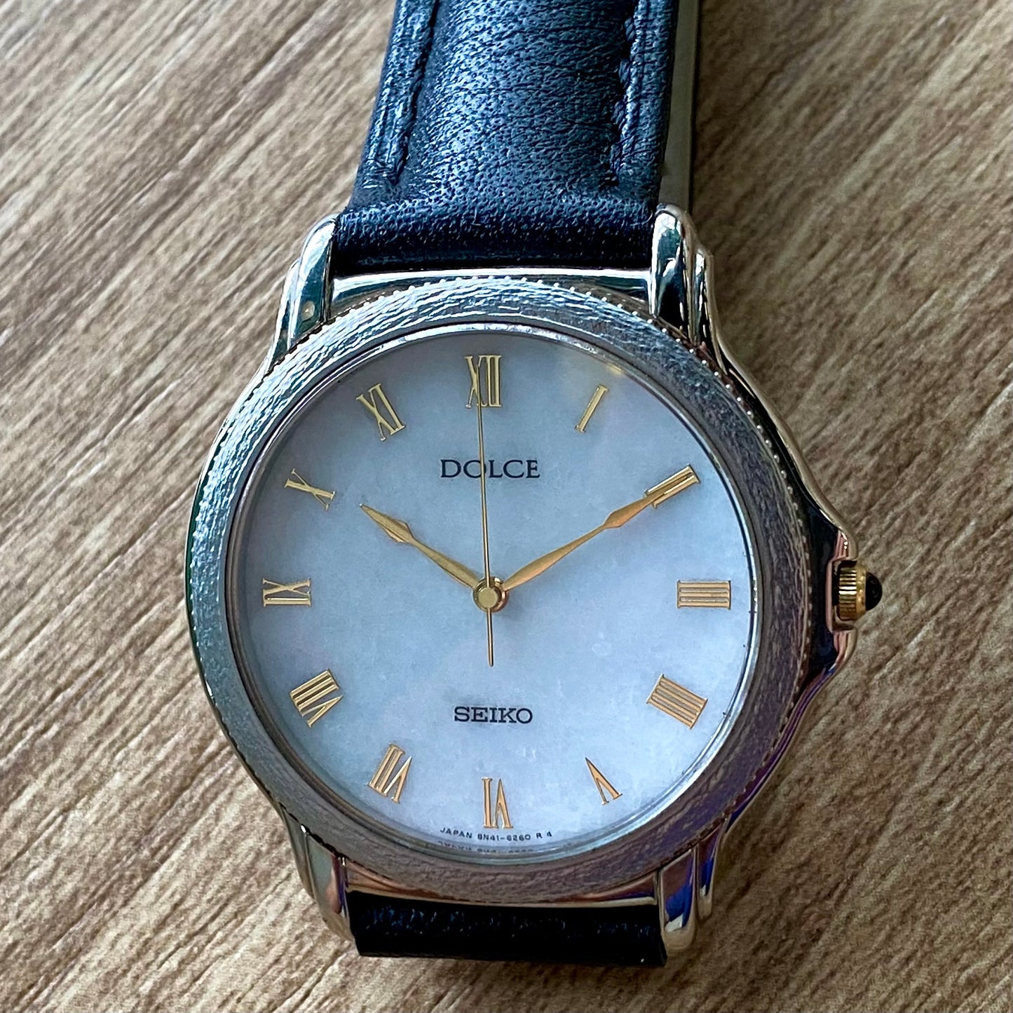 Vintage March 1992 Seiko Dolce Quartz 8N41-6180 Mother of Pearl Dial – Hammered Case
