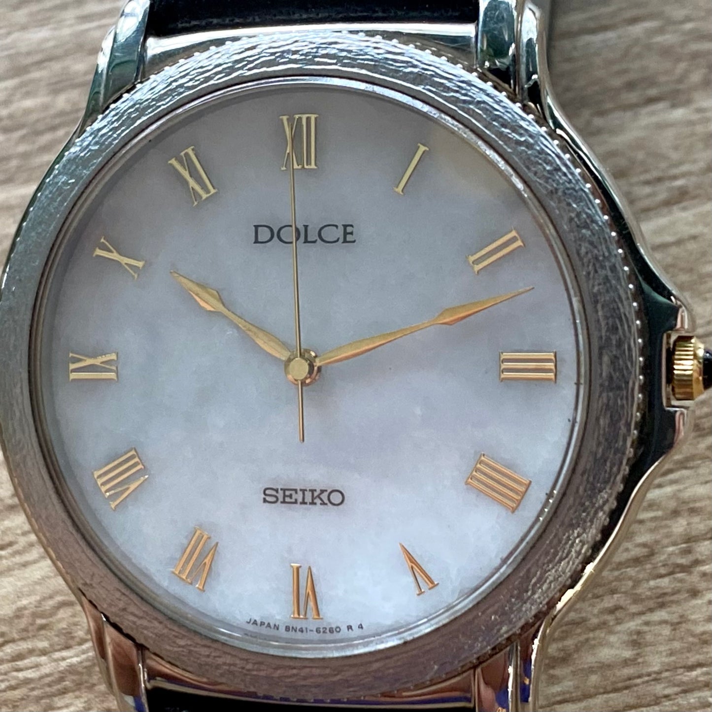 Vintage March 1992 Seiko Dolce Quartz 8N41-6180 Mother of Pearl Dial – Hammered Case