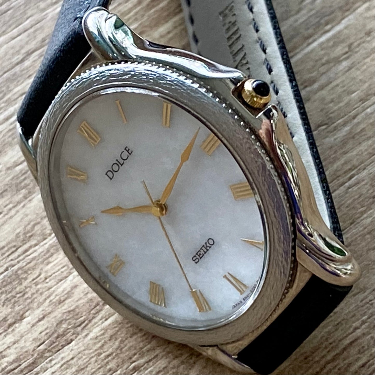 Vintage March 1992 Seiko Dolce Quartz 8N41-6180 Mother of Pearl Dial – Hammered Case