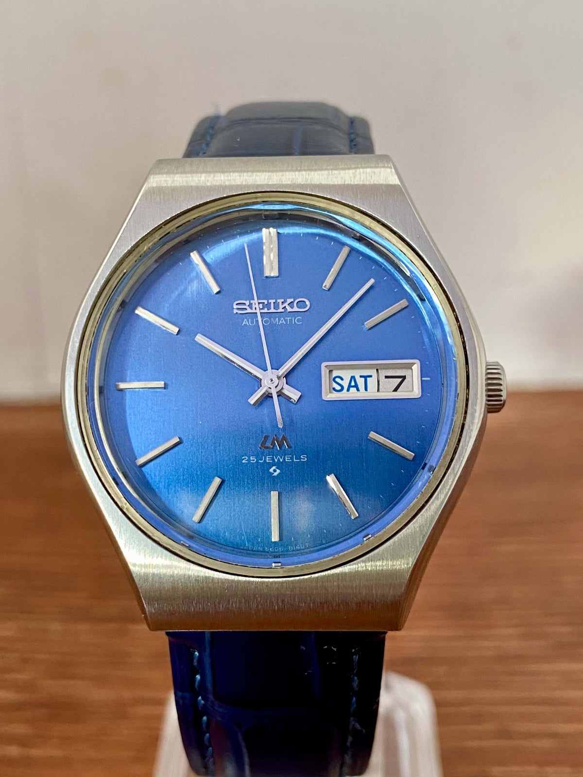 ساعة Seiko Lord Matic عتيقة 5606-8100، خضعت للصيانة، لون أزرق توسكا، أكتوبر 1975