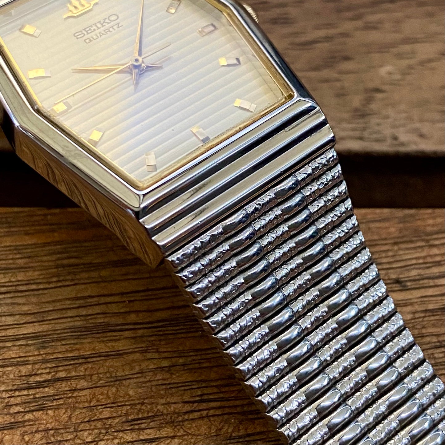 Vintage July 1992 Seiko Quartz Galaxy V701-5J90 White Steel Hexagonal 2–Tone Case 277718