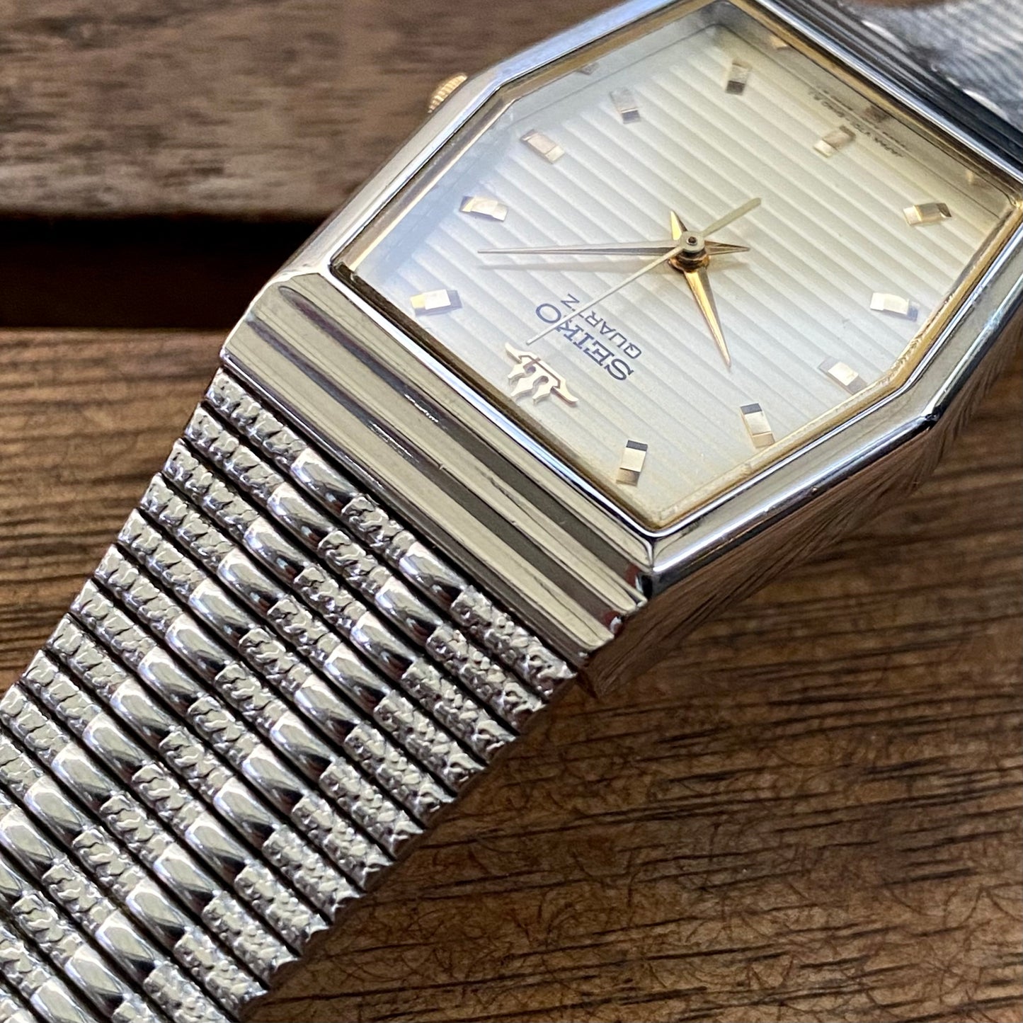 Vintage July 1992 Seiko Quartz Galaxy V701-5J90 White Steel Hexagonal 2–Tone Case 277718