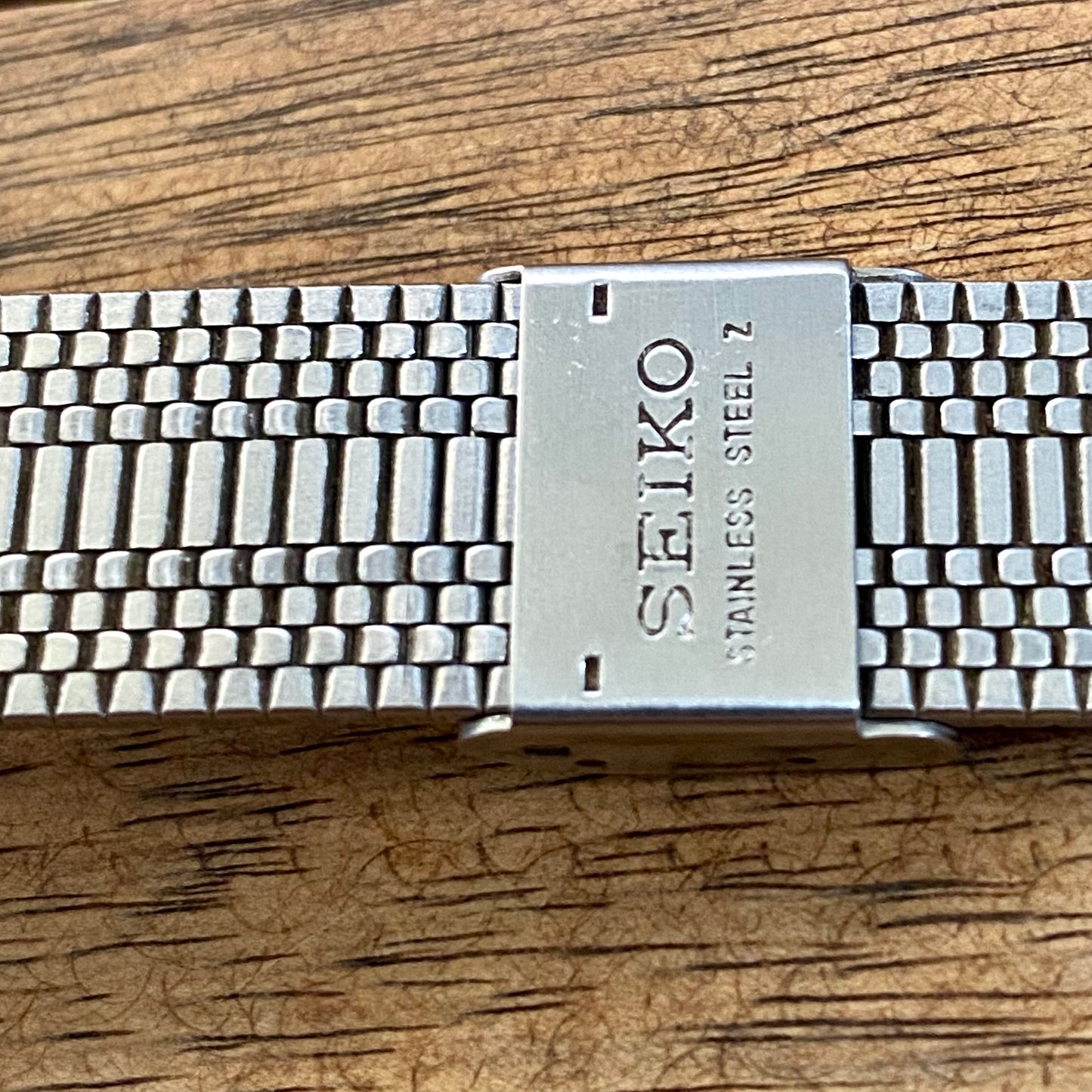 Vintage July 1992 Seiko Quartz Galaxy V701-5J90 White Steel Hexagonal 2–Tone Case 277718