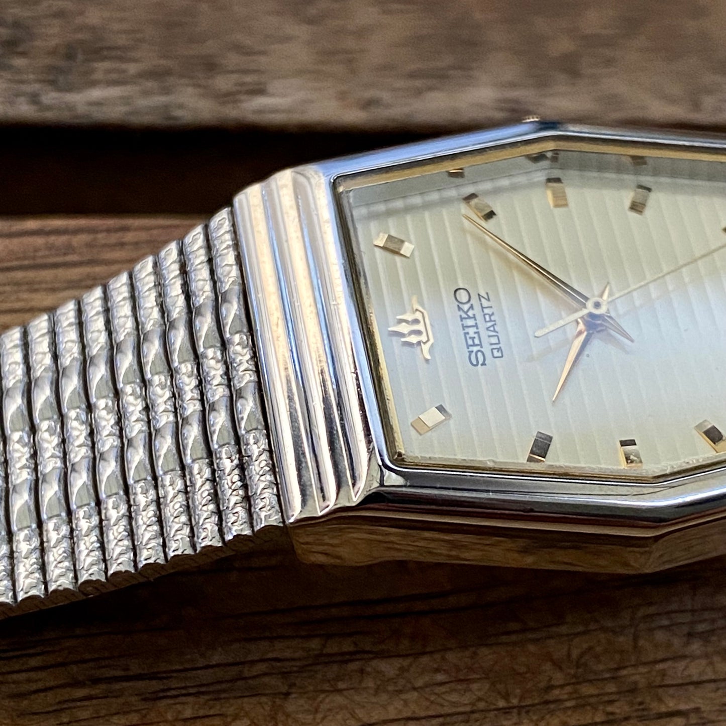 Vintage July 1992 Seiko Quartz Galaxy V701-5J90 White Steel Hexagonal 2–Tone Case 277718
