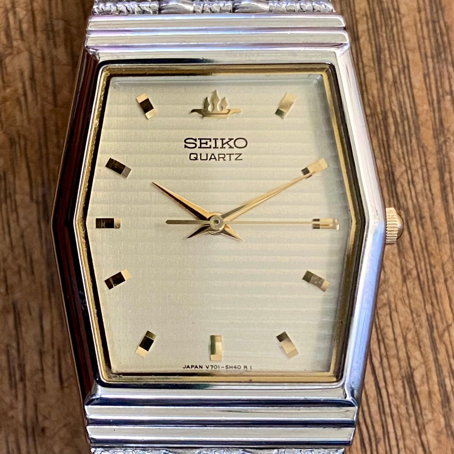 Vintage July 1992 Seiko Quartz Galaxy V701-5J90 White Steel Hexagonal 2–Tone Case 277718