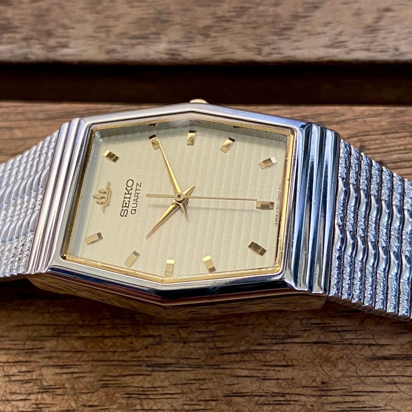 Vintage July 1992 Seiko Quartz Galaxy V701-5J90 White Steel Hexagonal 2–Tone Case 277718