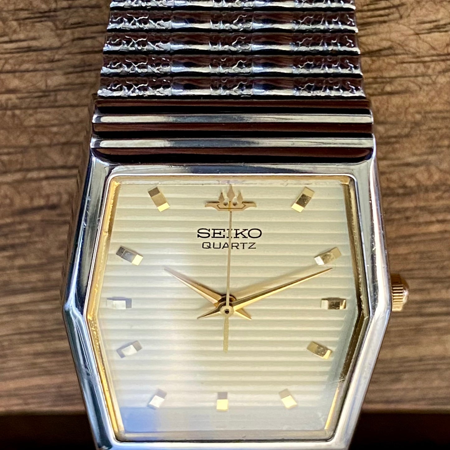 Vintage July 1992 Seiko Quartz Galaxy V701-5J90 White Steel Hexagonal 2–Tone Case 277718