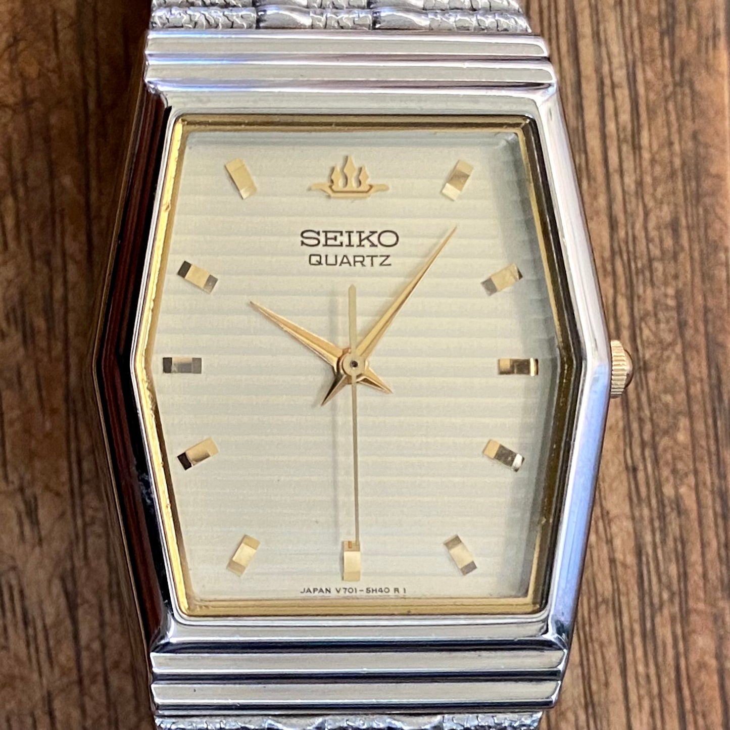 Vintage July 1992 Seiko Quartz Galaxy V701-5J90 White Steel Hexagonal 2–Tone Case 277718
