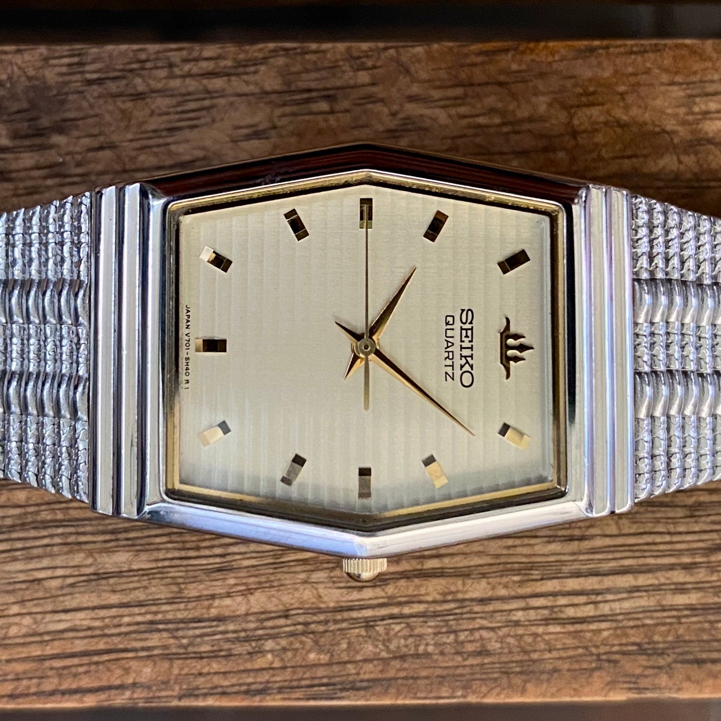 Vintage July 1992 Seiko Quartz Galaxy V701-5J90 White Steel Hexagonal 2–Tone Case 277718