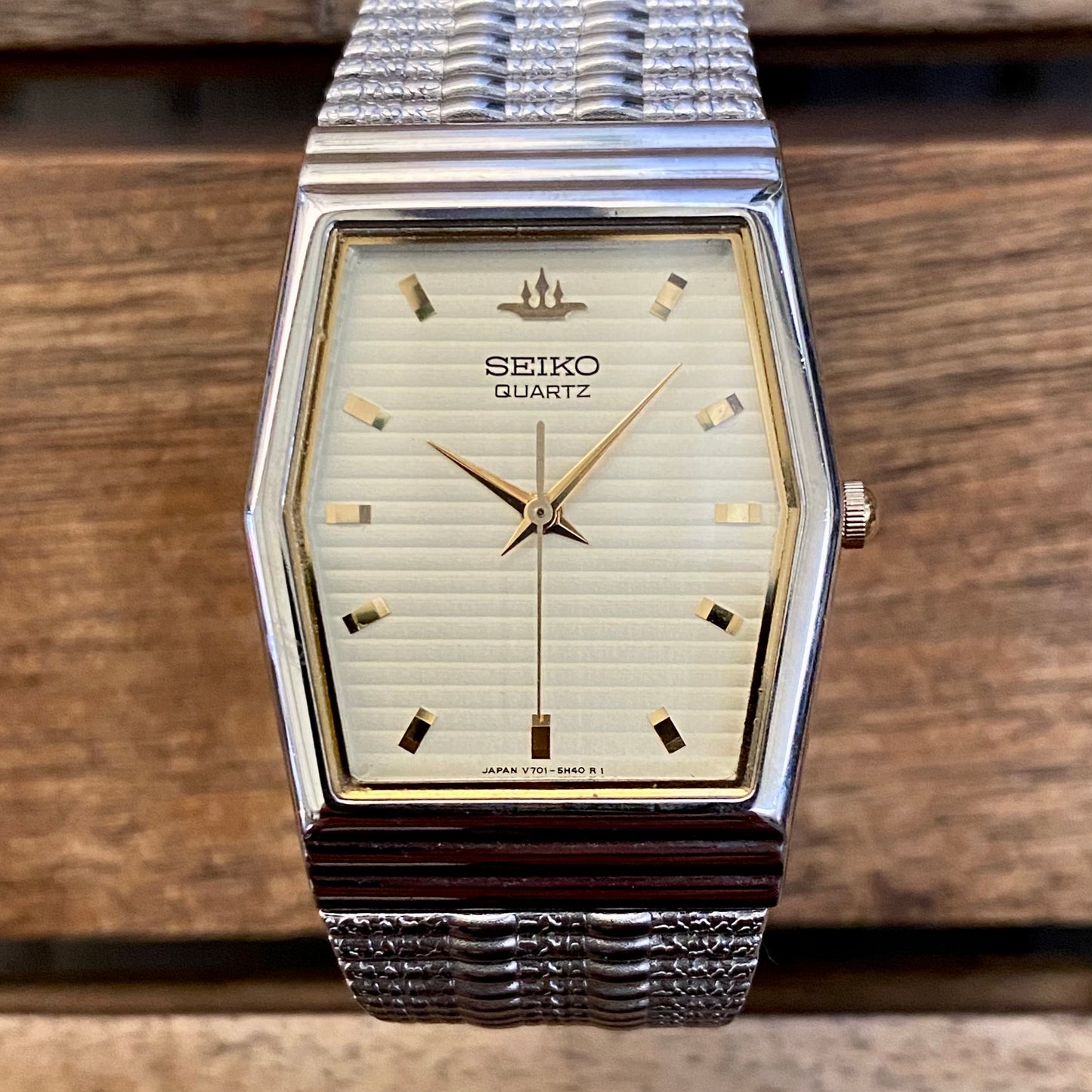 Vintage July 1992 Seiko Quartz Galaxy V701-5J90 White Steel Hexagonal 2–Tone Case 277718