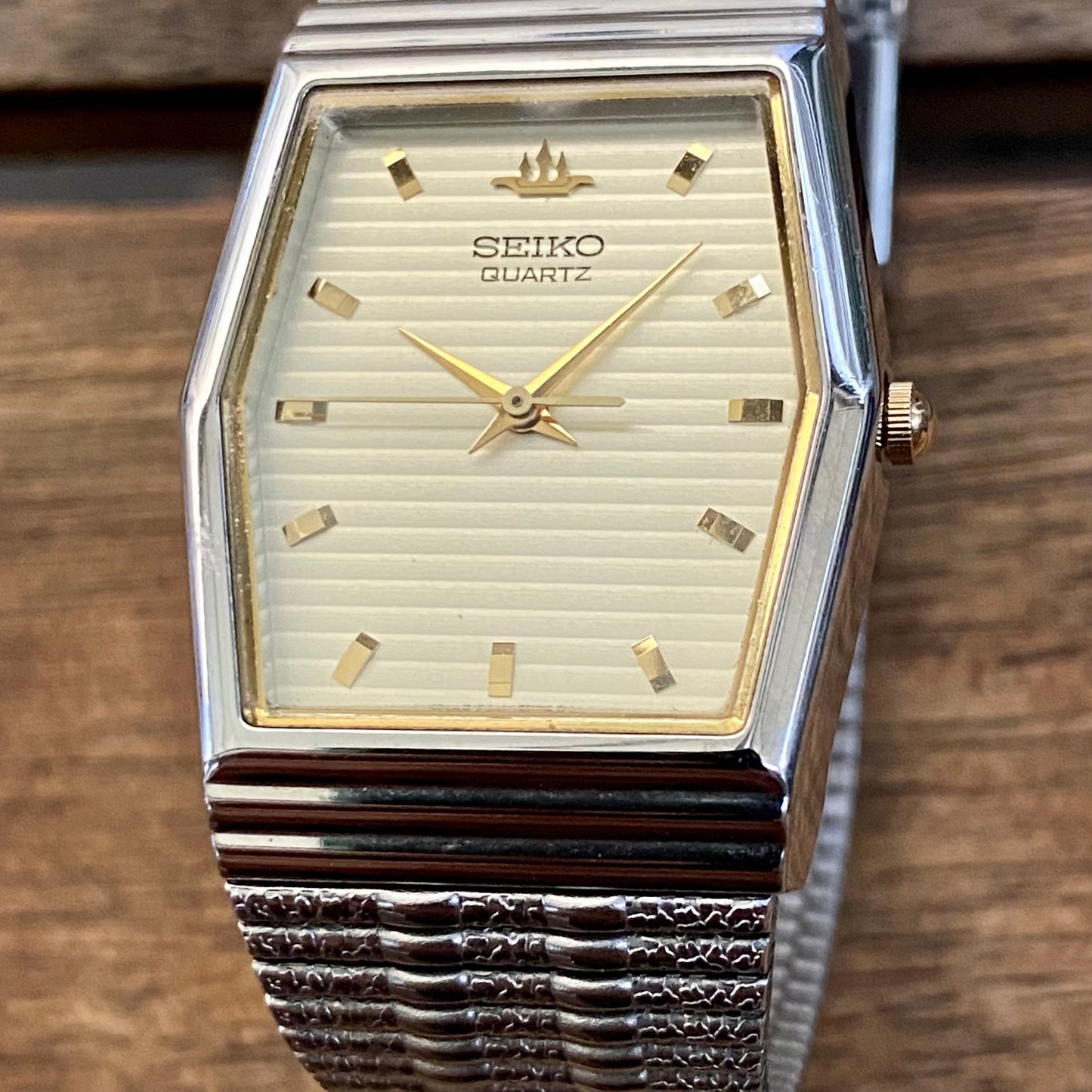 Vintage July 1992 Seiko Quartz Galaxy V701-5J90 White Steel Hexagonal 2–Tone Case 277718