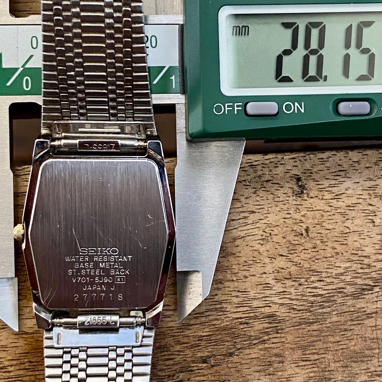 Vintage July 1992 Seiko Quartz Galaxy V701-5J90 White Steel Hexagonal 2–Tone Case 277718