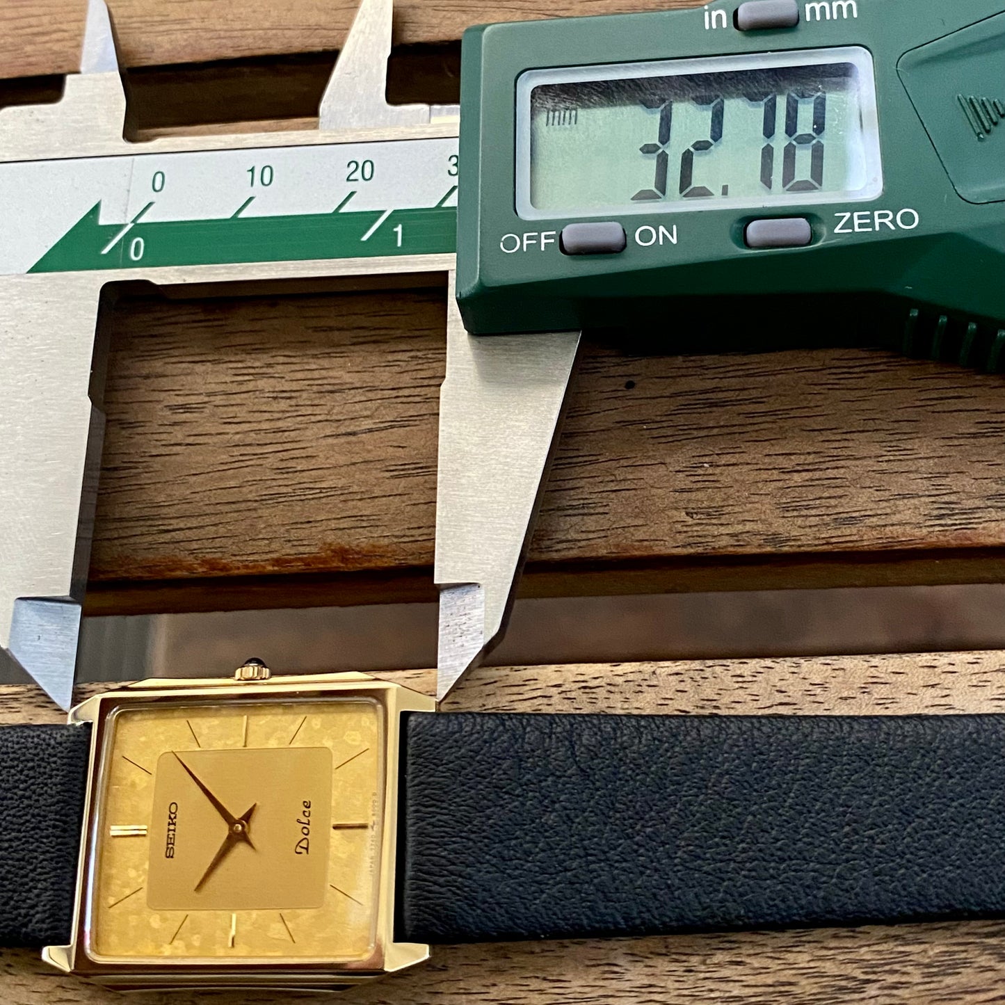 Vintage April 1987 Seiko Quartz 7740-5000 Double Square Gold Flake Dial - Nickel Alloy