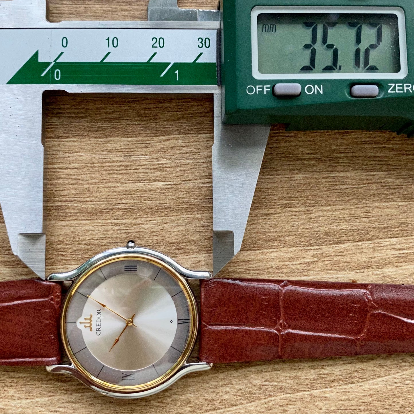 Vintage June 1991 Seiko Credor Quartz 5A74-0020 - 18K Gold Bezel - Pie Pan Dial with Cathedral Hands