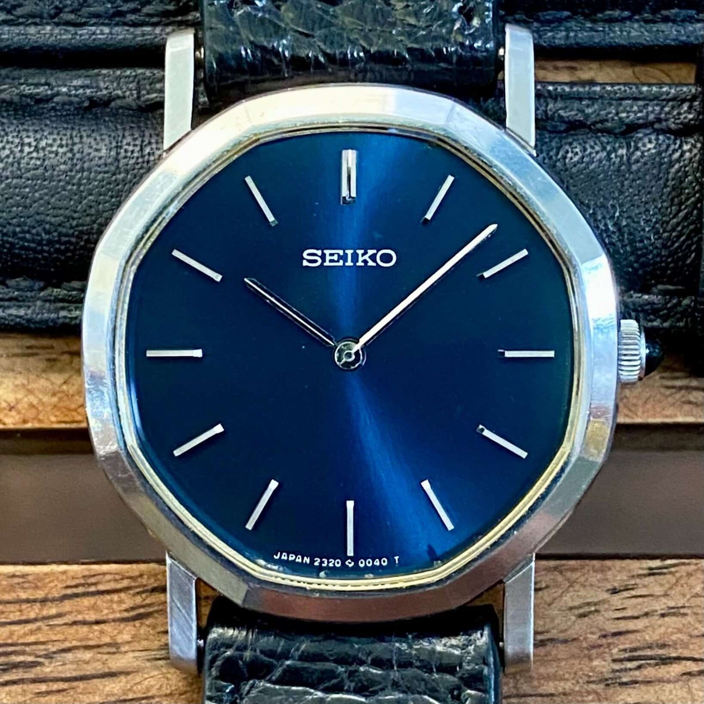 RARE Vintage Seiko Quartz 2320-5030, Blue, October 1978 UK VINTAGE WATCH LTD