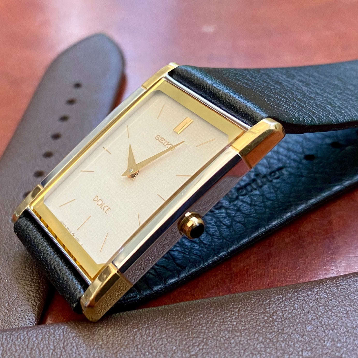 Vintage November 1999 Seiko Dolce Quartz Tank 8N40-5030 White Waffle Gold Cap