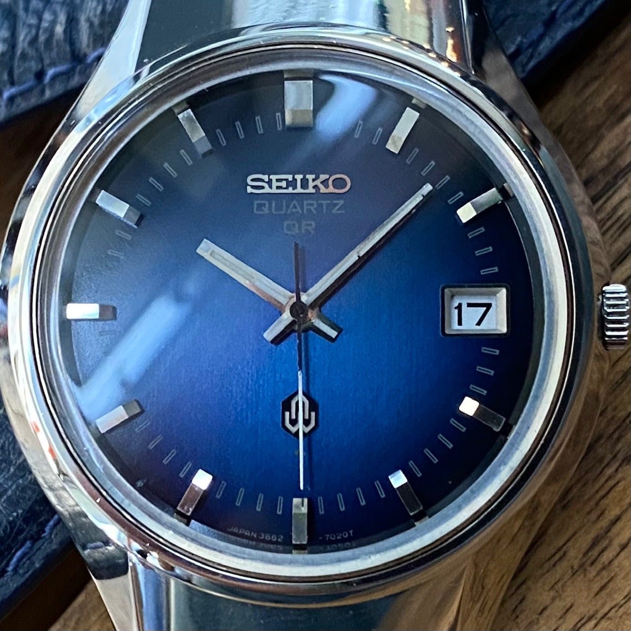 Vintage Seiko Quartz QR 3862-7010 Blue Gradient, August 1978 UK VINTAGE WATCH LTD