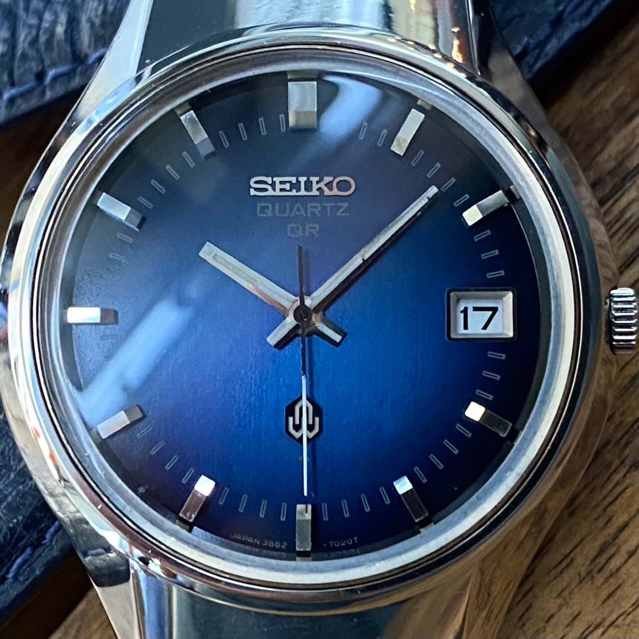 Vintage Seiko Quartz QR 3862-7010 Blue Gradient, August 1978 UK VINTAGE WATCH LTD