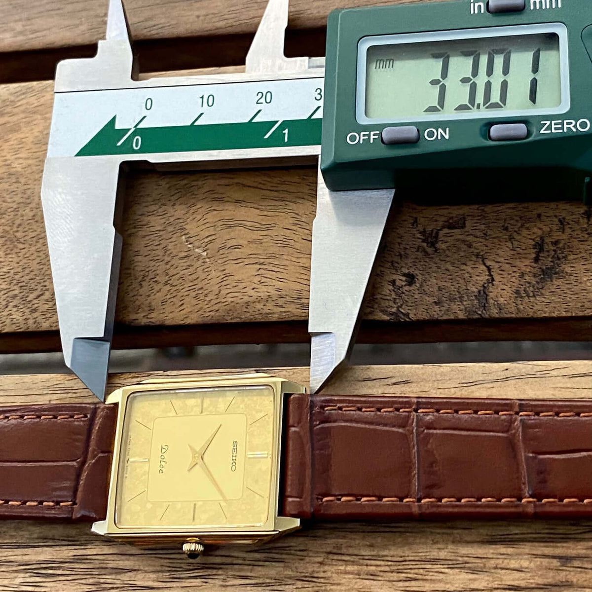 Rare Vintage Seiko Quartz Dolce 7740-5000 Gold Flake, April 1987 UK VINTAGE WATCH LTD