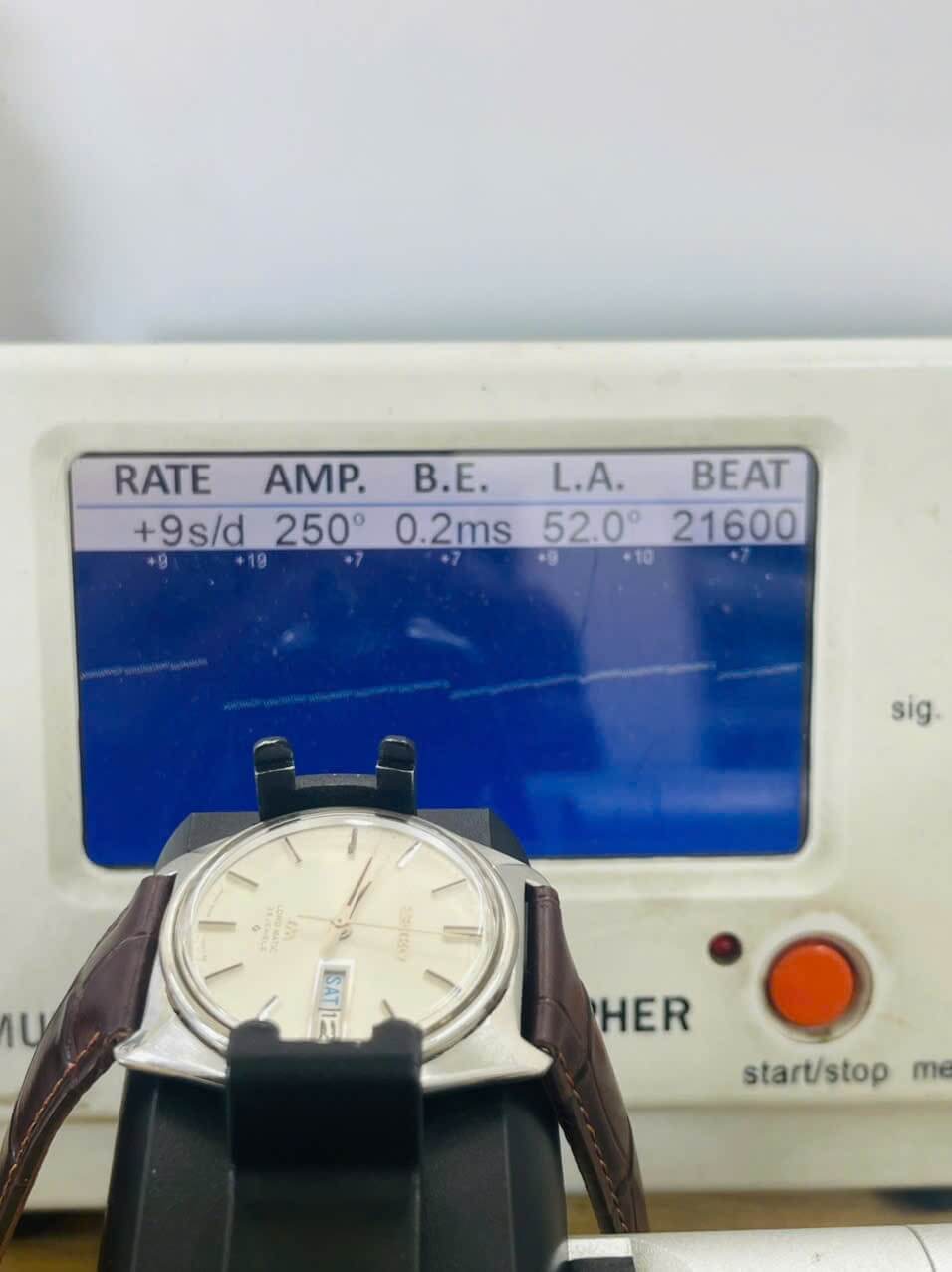 Vintage Seiko Lord Matic 5606-7000 watch displayed with timing machine readings on screen.