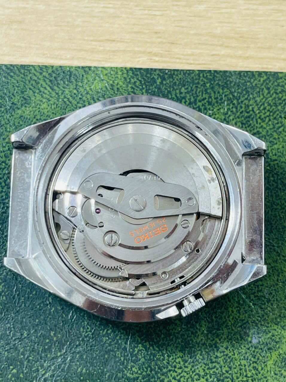 Vintage Seiko 5 Actus 6106-7690 SS SERVICED Red Dial, October 1973