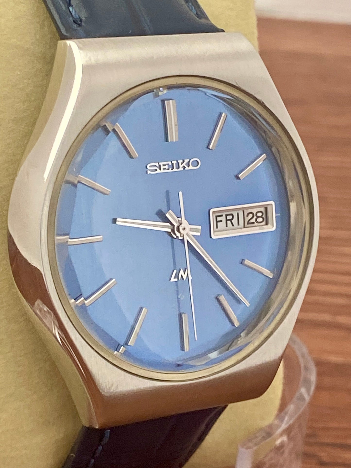 Vintage Seiko Lord Matic 5606-8100 Serviced Blue Tosca, October 1975 UK VINTAGE WATCH LTD