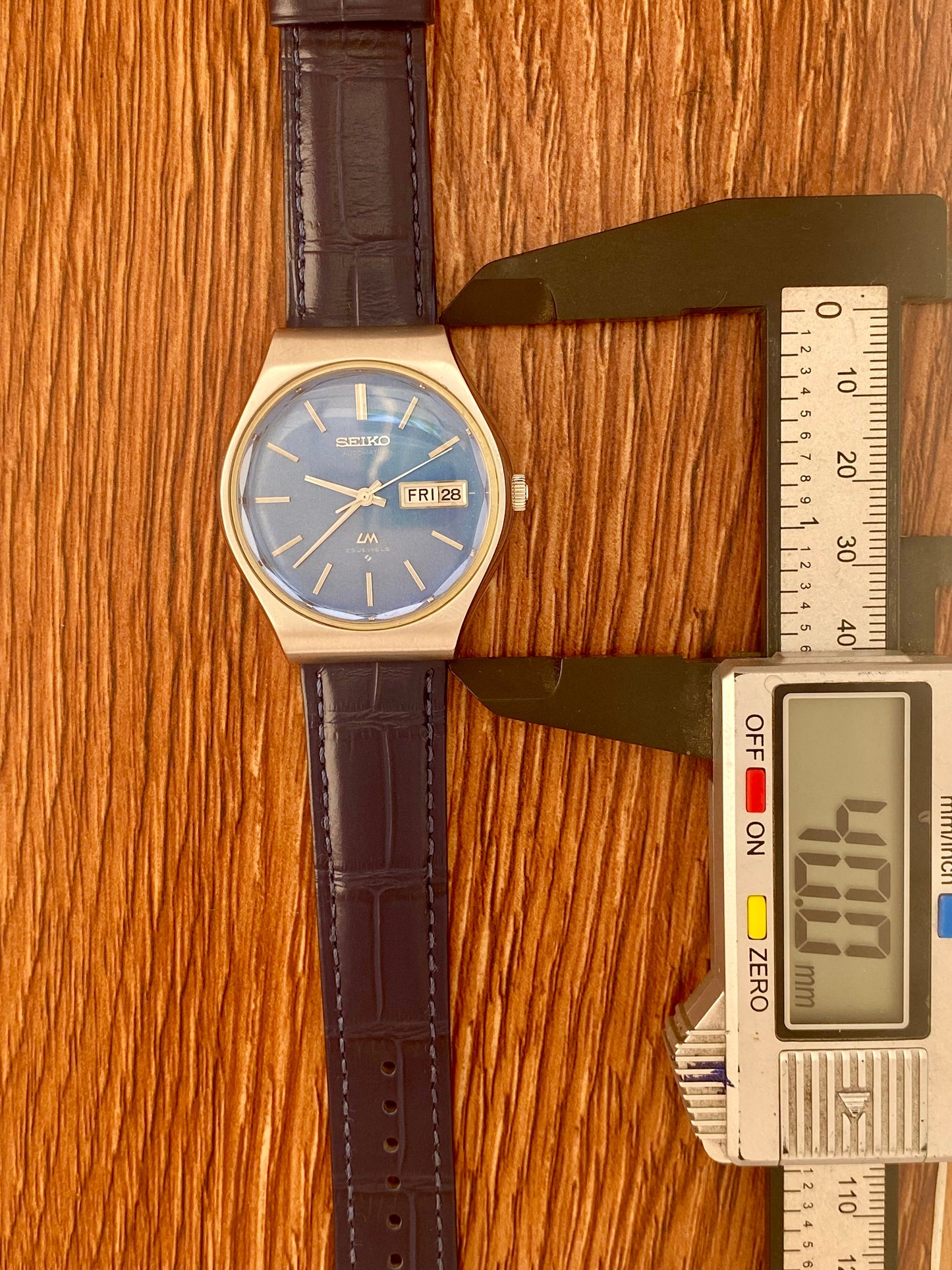 Vintage Seiko Lord Matic 5606-8100 Serviced Blue Tosca, October 1975 UK VINTAGE WATCH LTD
